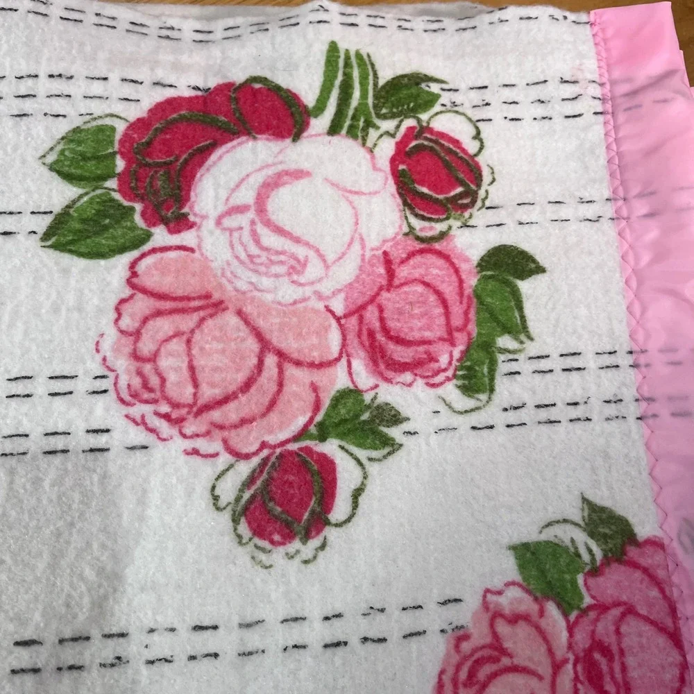 Vtg Blanket Twin White Pink Cottagecore Rose Floral Satin Trim Fleece